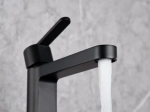 Sublimez votre salle de bain avec ce mitigeur noir mat au design contemporain. Son corps en laiton et sa finition soignée en font un élément incontournable. - GARANTIE 5 ANS - LIVRAISON OFFERTE en 5 à 6 Jours